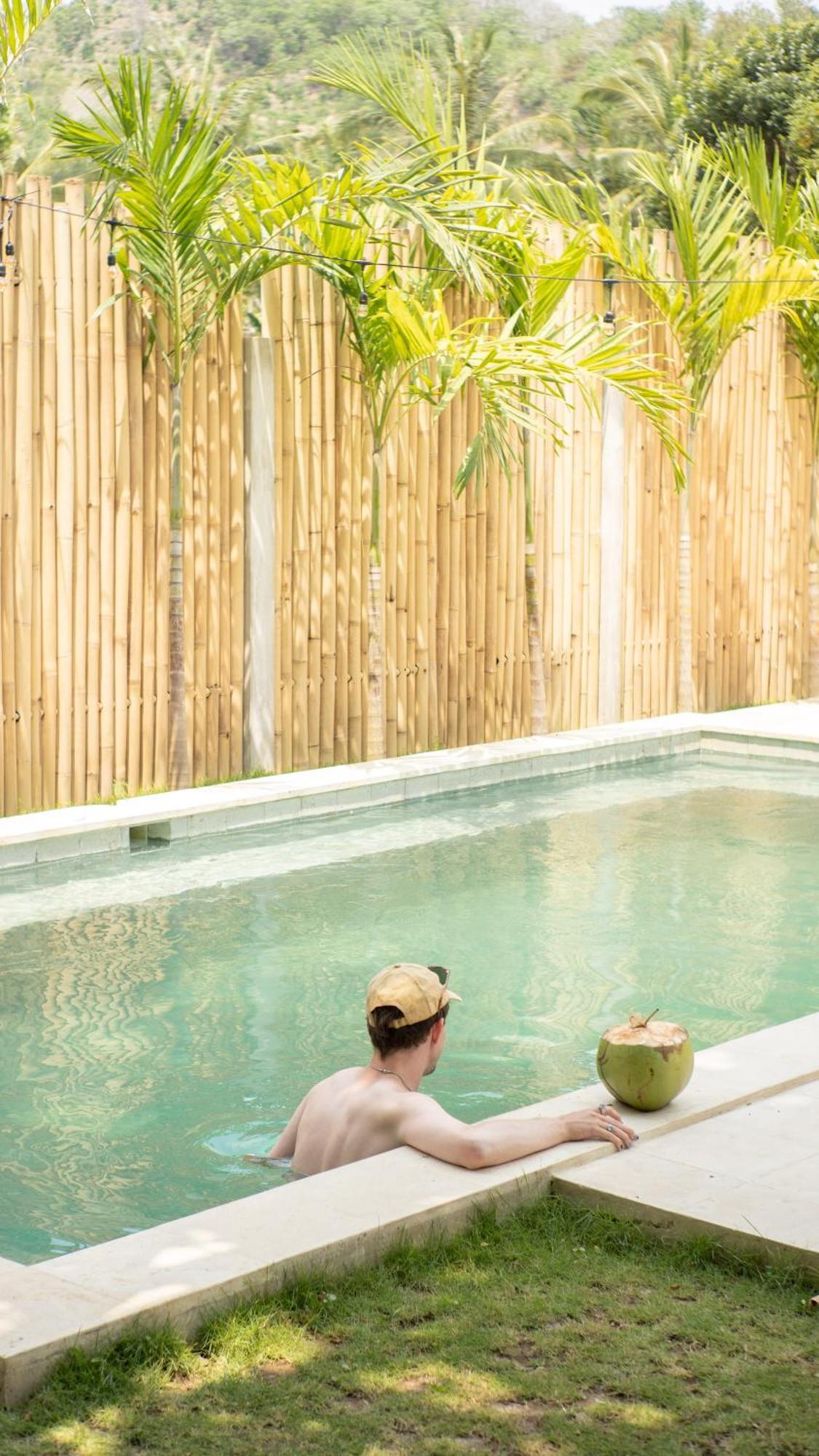 Lost Inn Kuta Capsule Hostel Exterior photo