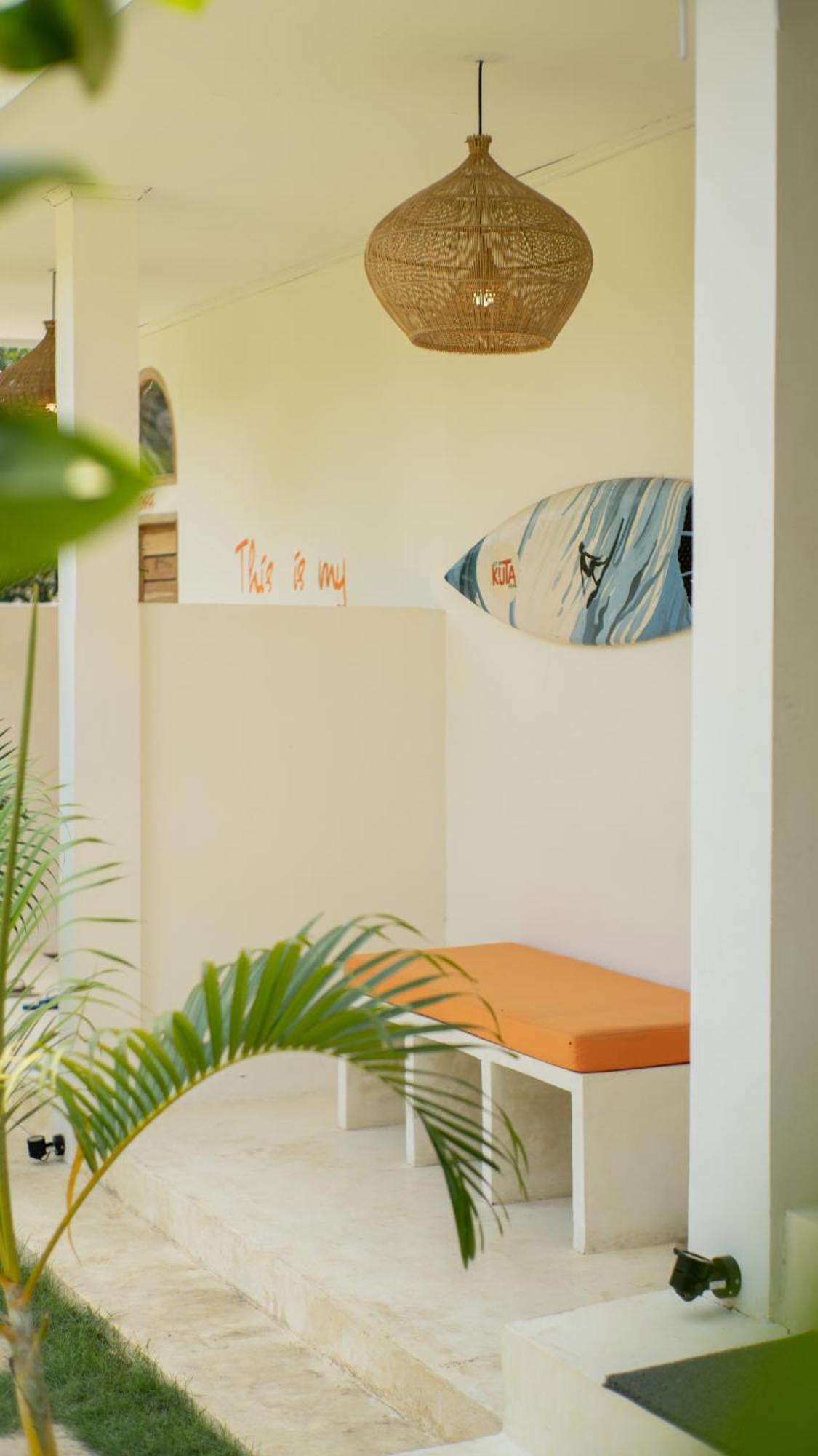Lost Inn Kuta Capsule Hostel Exterior photo
